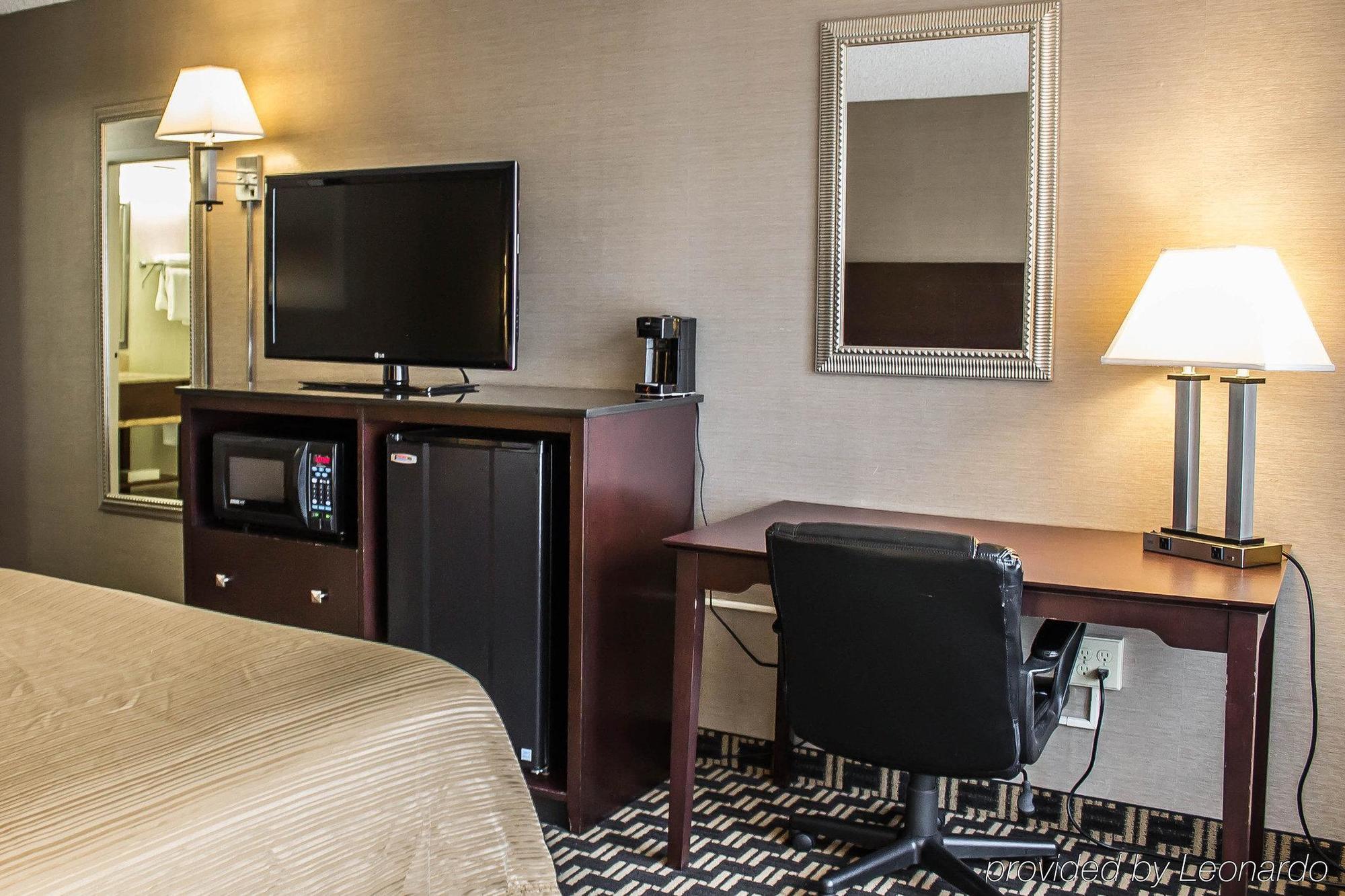 Quality Inn & Conference Center แอครอน ภายนอก รูปภาพ