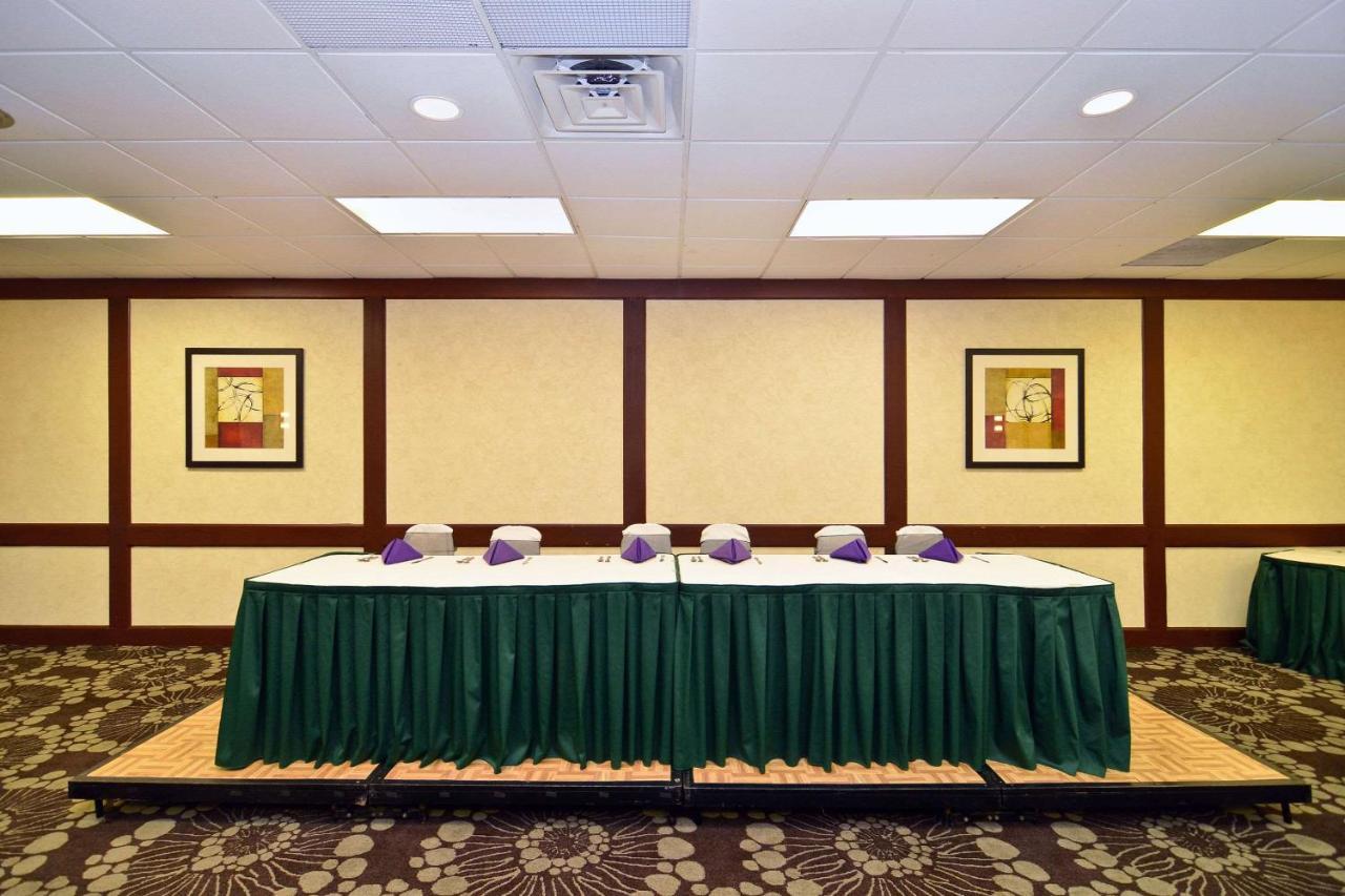 Quality Inn & Conference Center แอครอน ภายนอก รูปภาพ