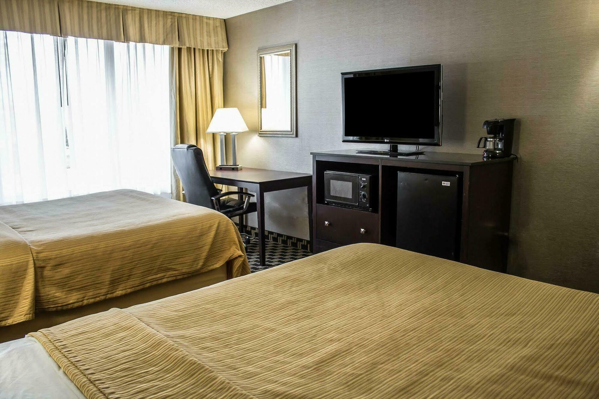 Quality Inn & Conference Center แอครอน ภายนอก รูปภาพ