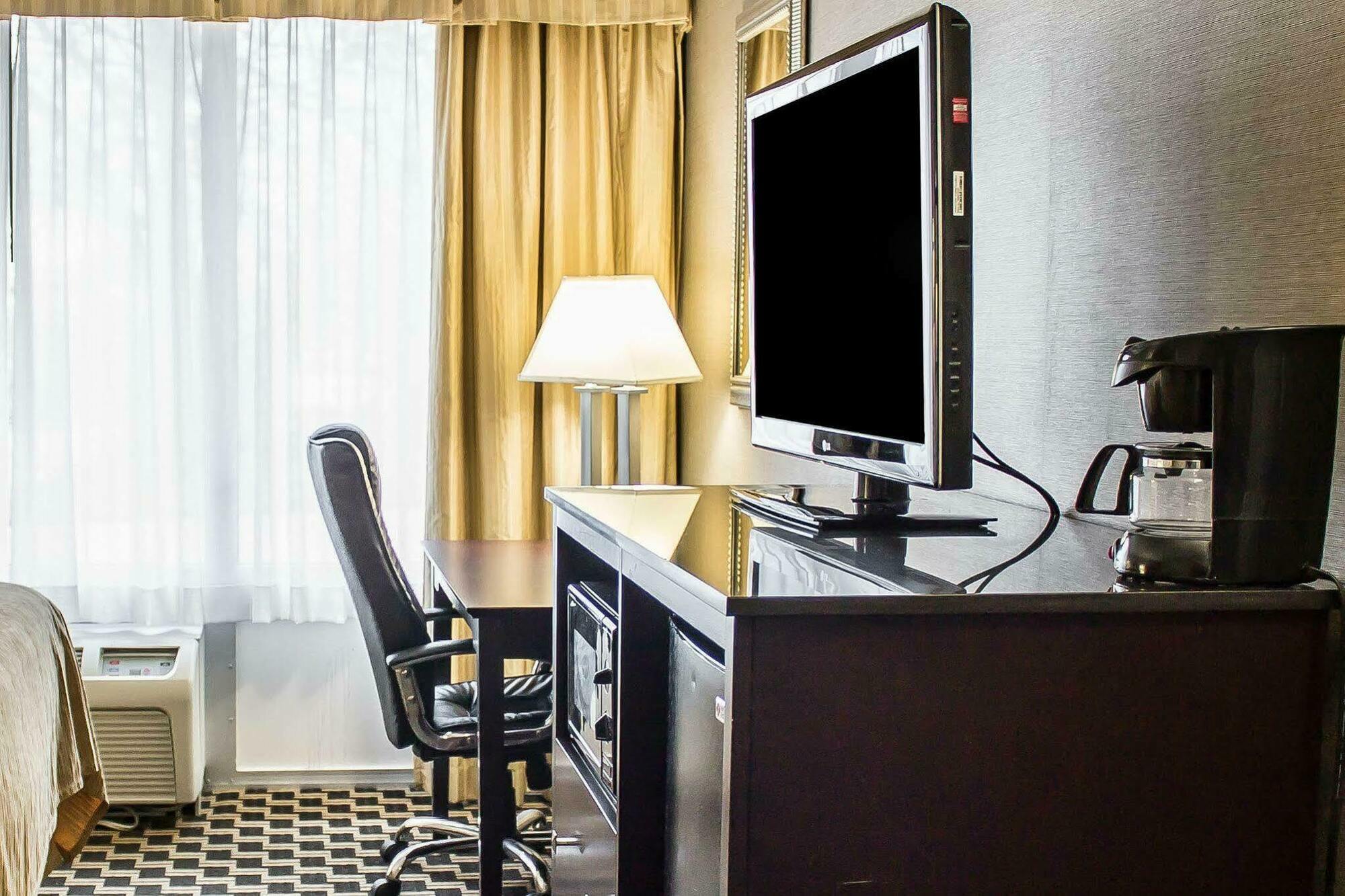 Quality Inn & Conference Center แอครอน ภายนอก รูปภาพ